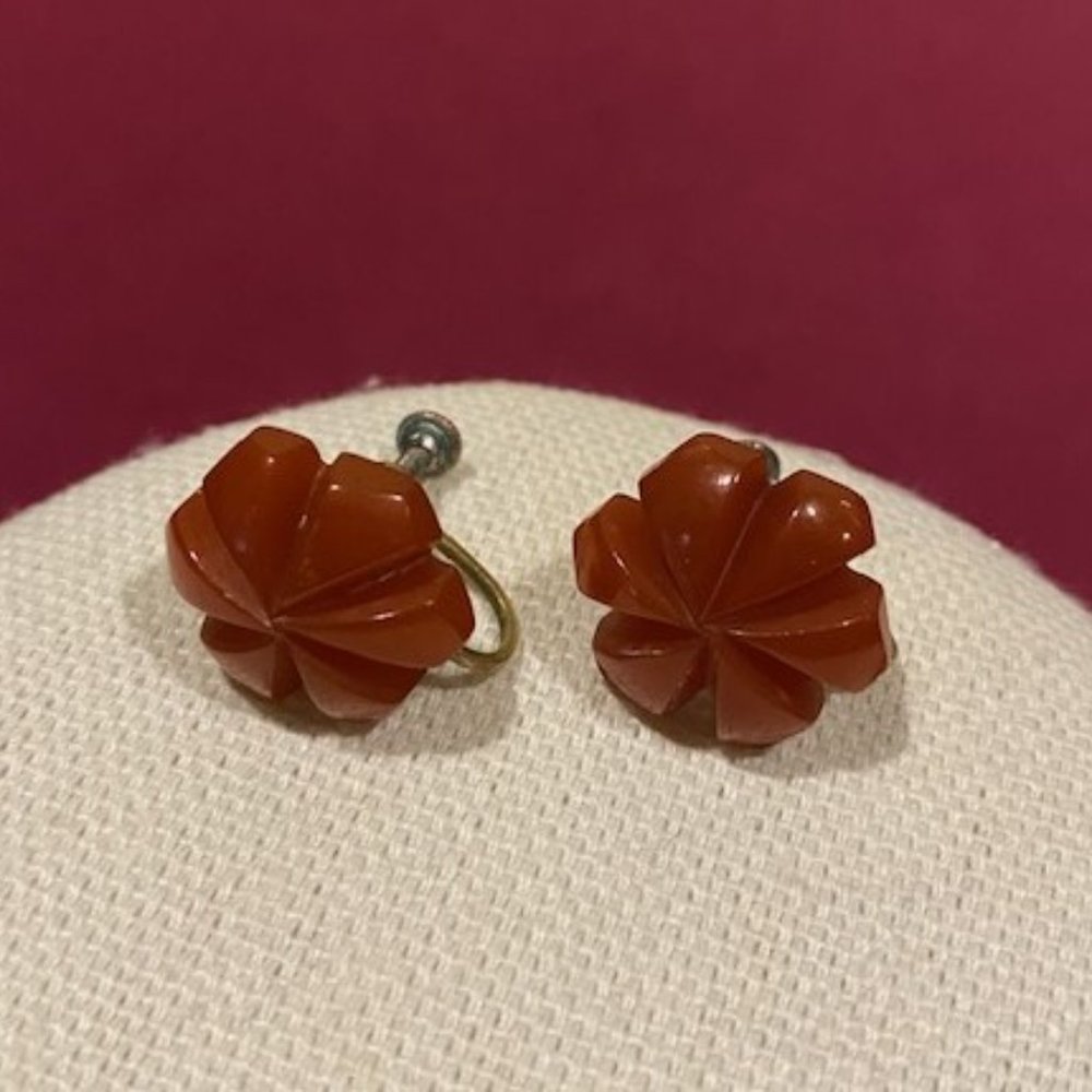 VTG BAKELITE Caramel Flower Carved EARRINGS - Picture 5 of 9